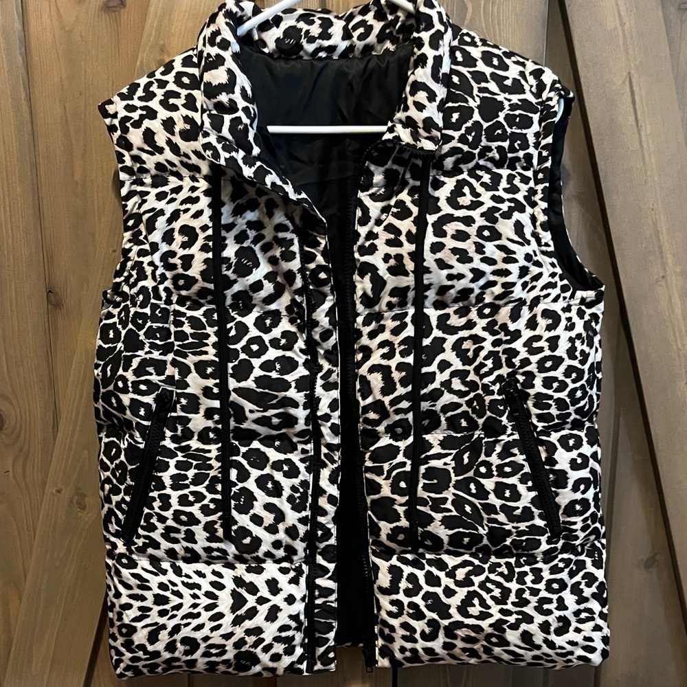 ♦️SOLD♦️SHEIN Black Puffer Vest